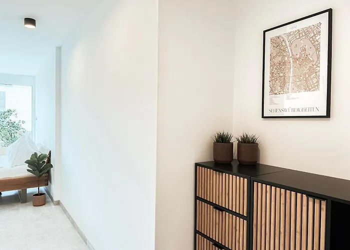 Sonnenseite Mit Balkon In