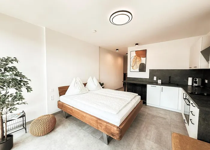 Sonnenseite Mit Balkon In