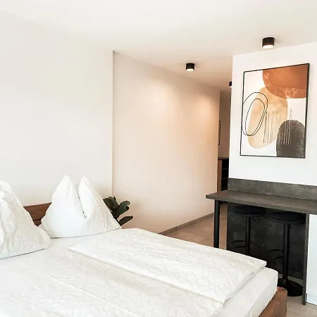 Sonnenseite Mit Balkon In Грац