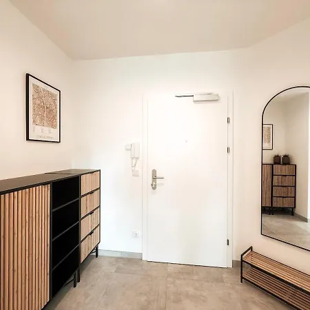 Sonnenseite Mit Balkon In Appartement