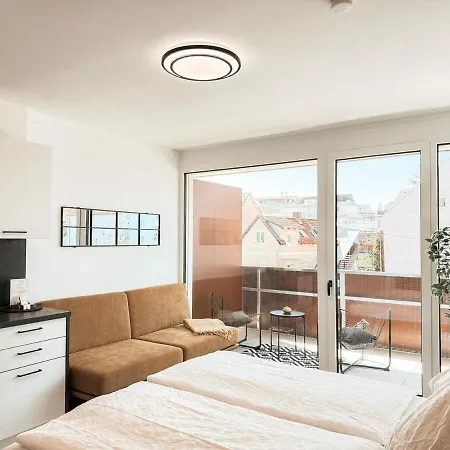 Sonnenseite Mit Balkon In *