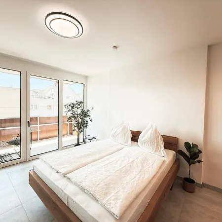 Sonnenseite Mit Balkon In