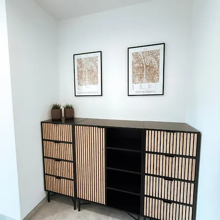 Sonnenseite Mit Balkon In Appartement