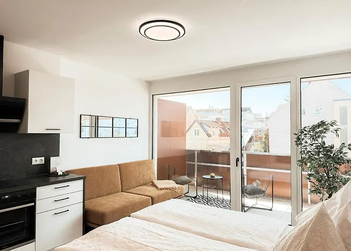 Sonnenseite Mit Balkon In *