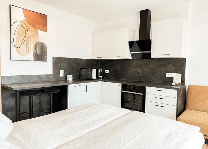 Sonnenseite Mit Balkon In Appartamento