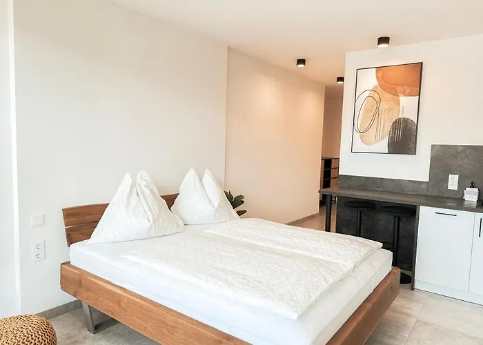 Sonnenseite Mit Balkon In *