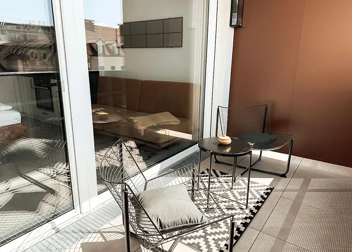 Sonnenseite Mit Balkon In *