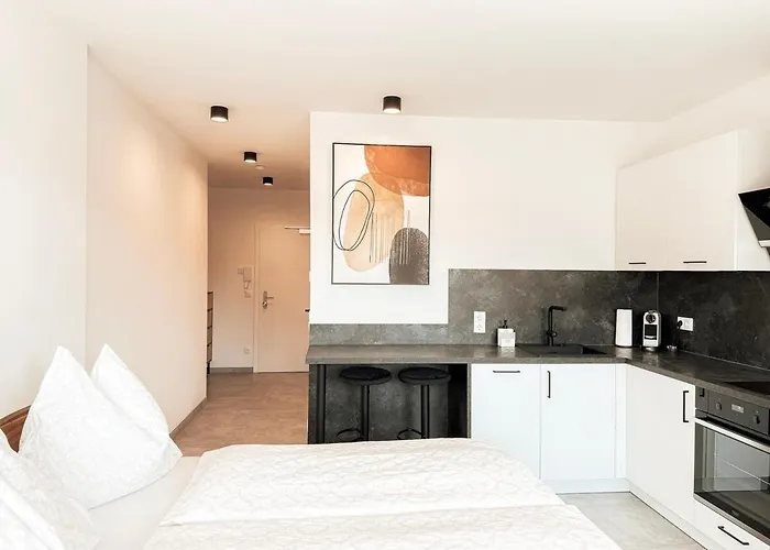 Sonnenseite Mit Balkon In Apartament